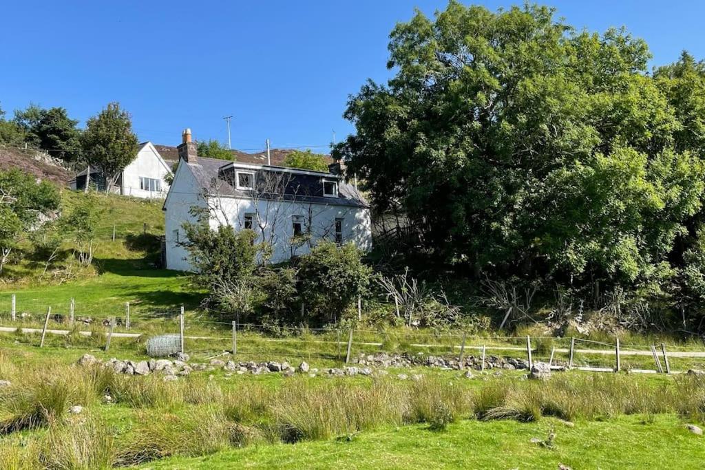Beautiful Cottage In A Wonderful Highland Setting Drumbeg Exterior photo
